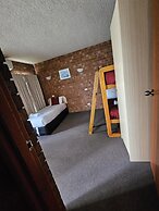 Courtyard Motor Inn