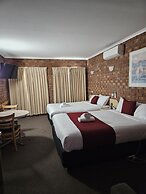 Courtyard Motor Inn