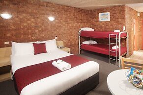 Courtyard Motor Inn