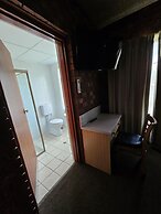 Courtyard Motor Inn