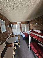Courtyard Motor Inn