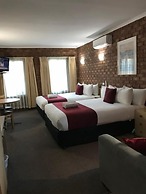 Courtyard Motor Inn