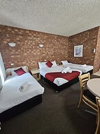Courtyard Motor Inn
