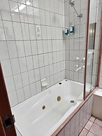 Courtyard Motor Inn