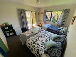 The White Elephant Accommodation - Hostel