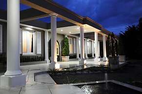 Norwood House Motel & Reception Centre