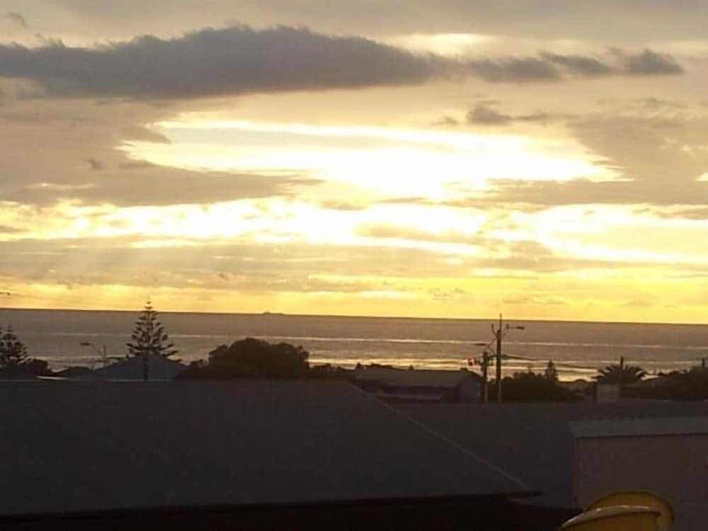 Christies Beach Hotel