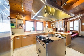 Aneeki Ski Lodge