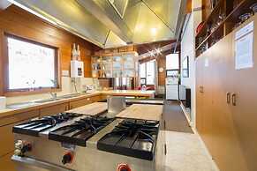 Aneeki Ski Lodge