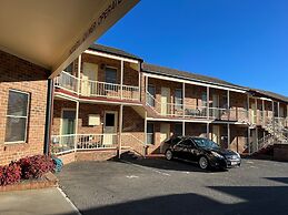 Cedar Lodge Motel