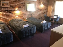 Cedar Lodge Motel