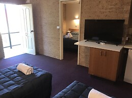 Cedar Lodge Motel
