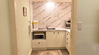 Curtis Falls Apartment