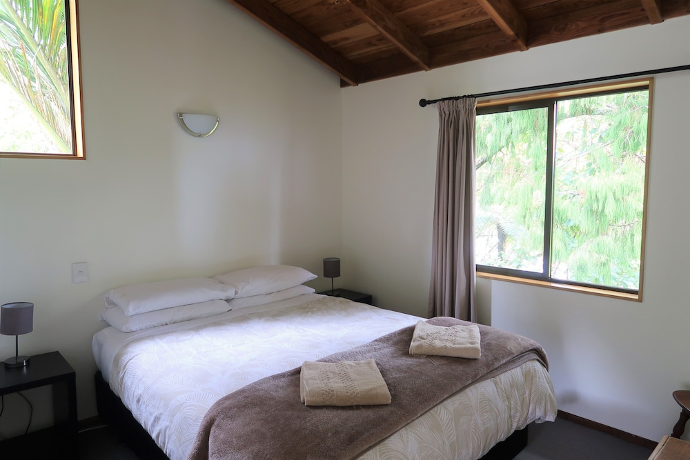 Te Nikau Retreat - Hostel