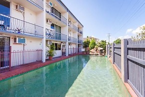 Cairns Holiday Lodge