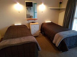 Camberley Court Motel