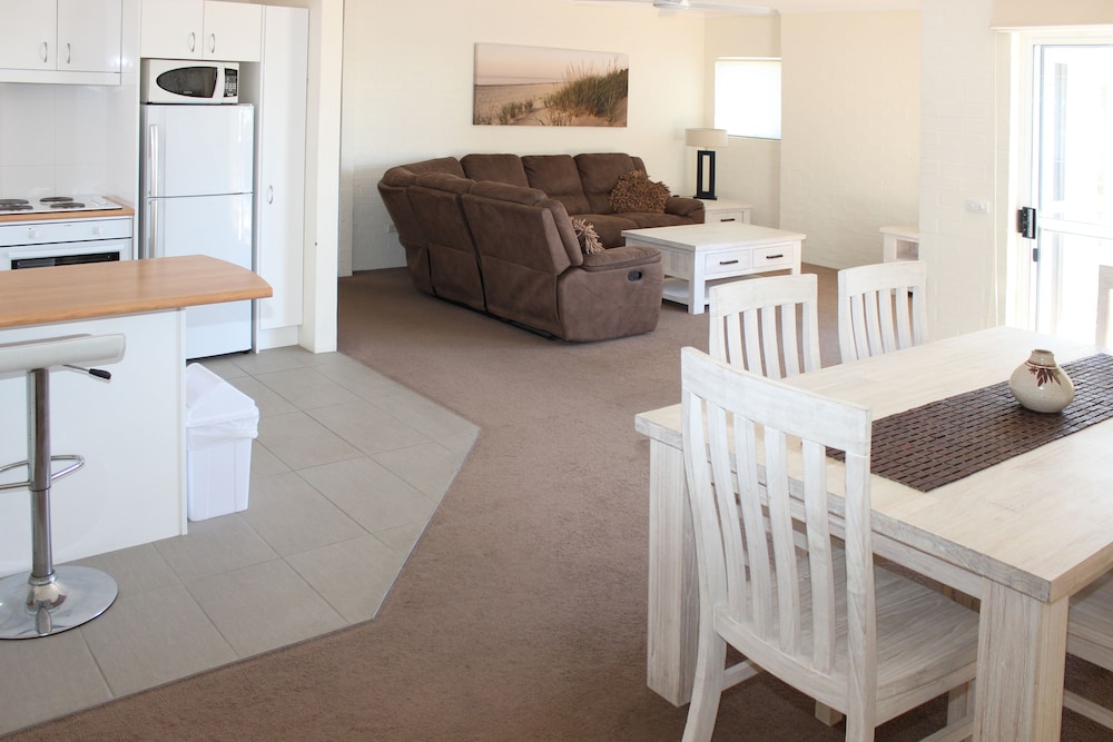 Mollymook Cove Apartments