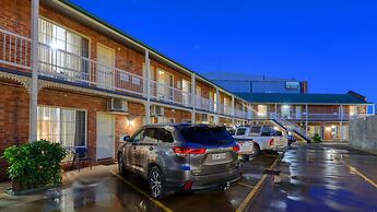 Hamilton's Henry Parkes Motor Inn, Parkes