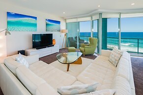 The Waterford on Main Beach