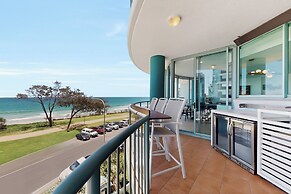 The Waterford on Main Beach