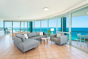 The Waterford on Main Beach