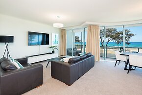 The Waterford on Main Beach