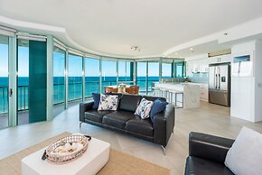 The Waterford on Main Beach