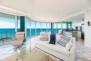 The Waterford on Main Beach