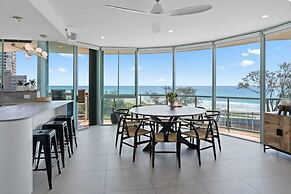 The Waterford on Main Beach