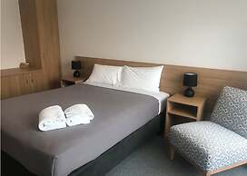 Voyager Motel