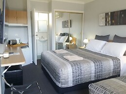 White Manor Motel