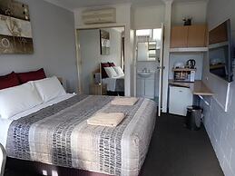 White Manor Motel