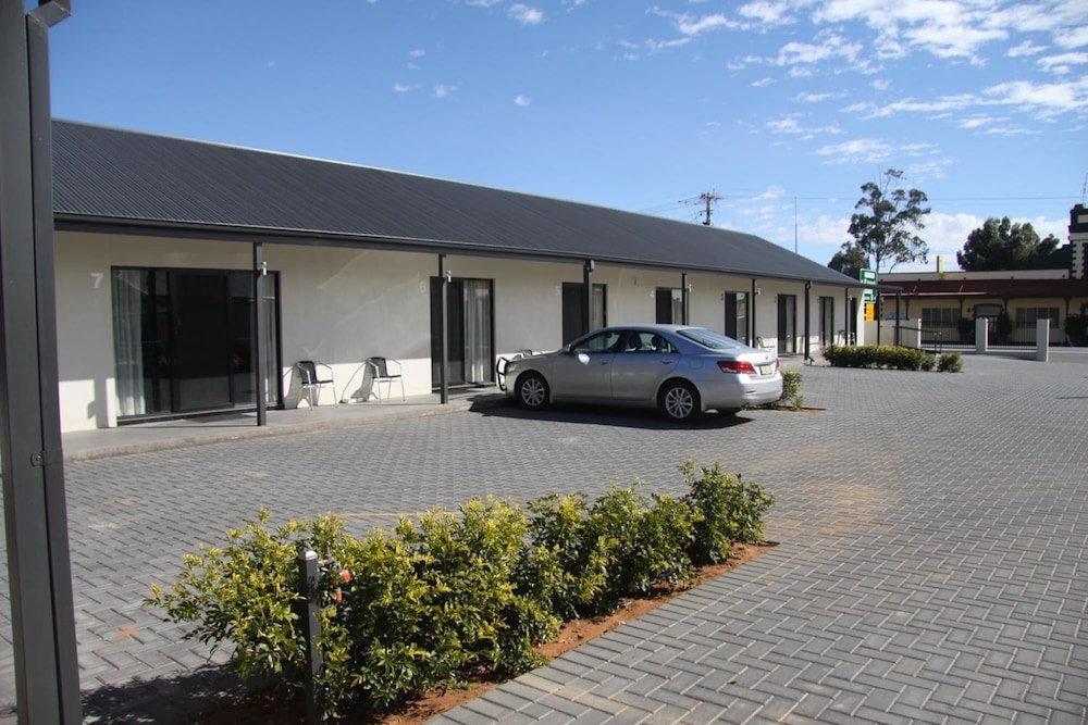 Red Earth Motel