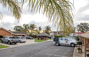 Tea House Motor Inn