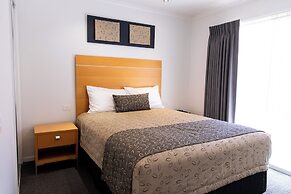 Tea House Motor Inn