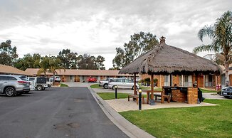 Tea House Motor Inn