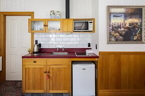 Settlers Cottage Motel