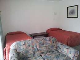 Ace High Motor Inn