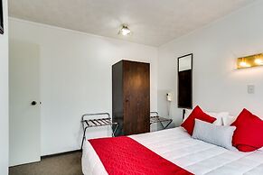 Ace High Motor Inn