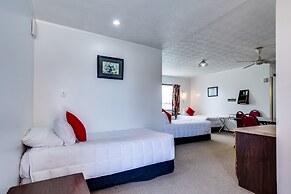 Ace High Motor Inn