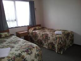 Ace High Motor Inn