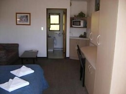 Ace High Motor Inn