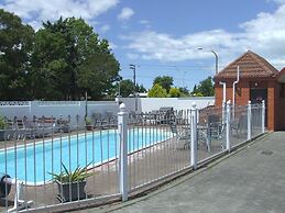Ace High Motor Inn