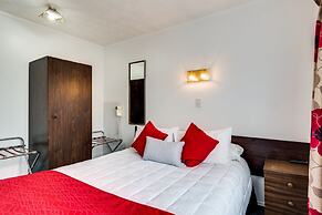 Ace High Motor Inn