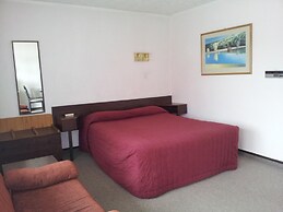 Ace High Motor Inn