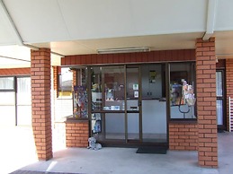 Ace High Motor Inn