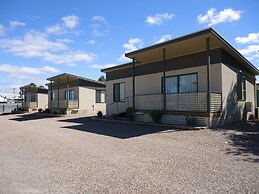 Oval Motel