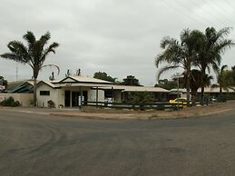 Oval Motel