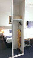 Oval Motel
