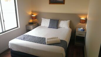 Oval Motel